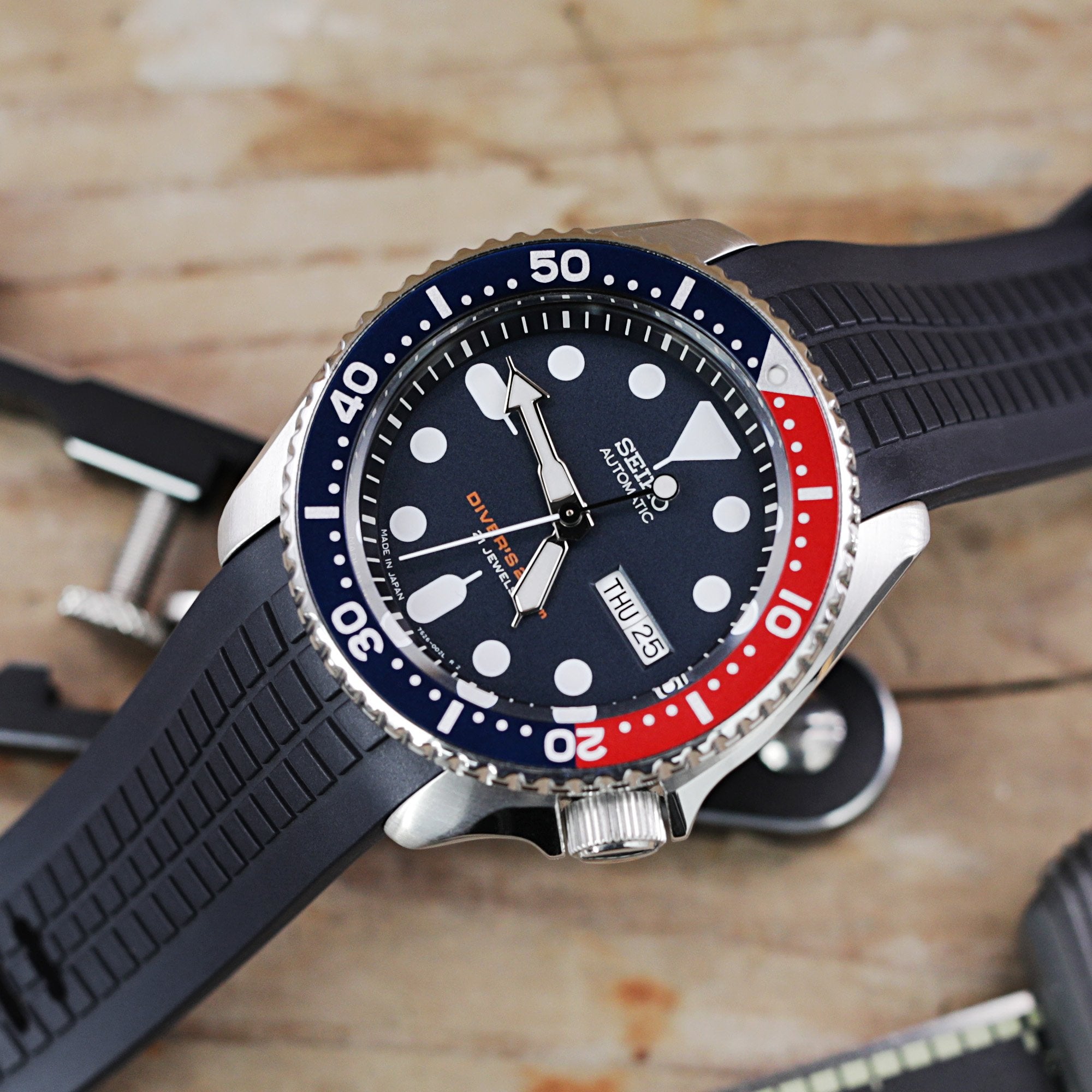 22mm Crafter Blue - CB11 Navy Blue Rubber Curved Lug Watch Strap compatible with Seiko SKX007