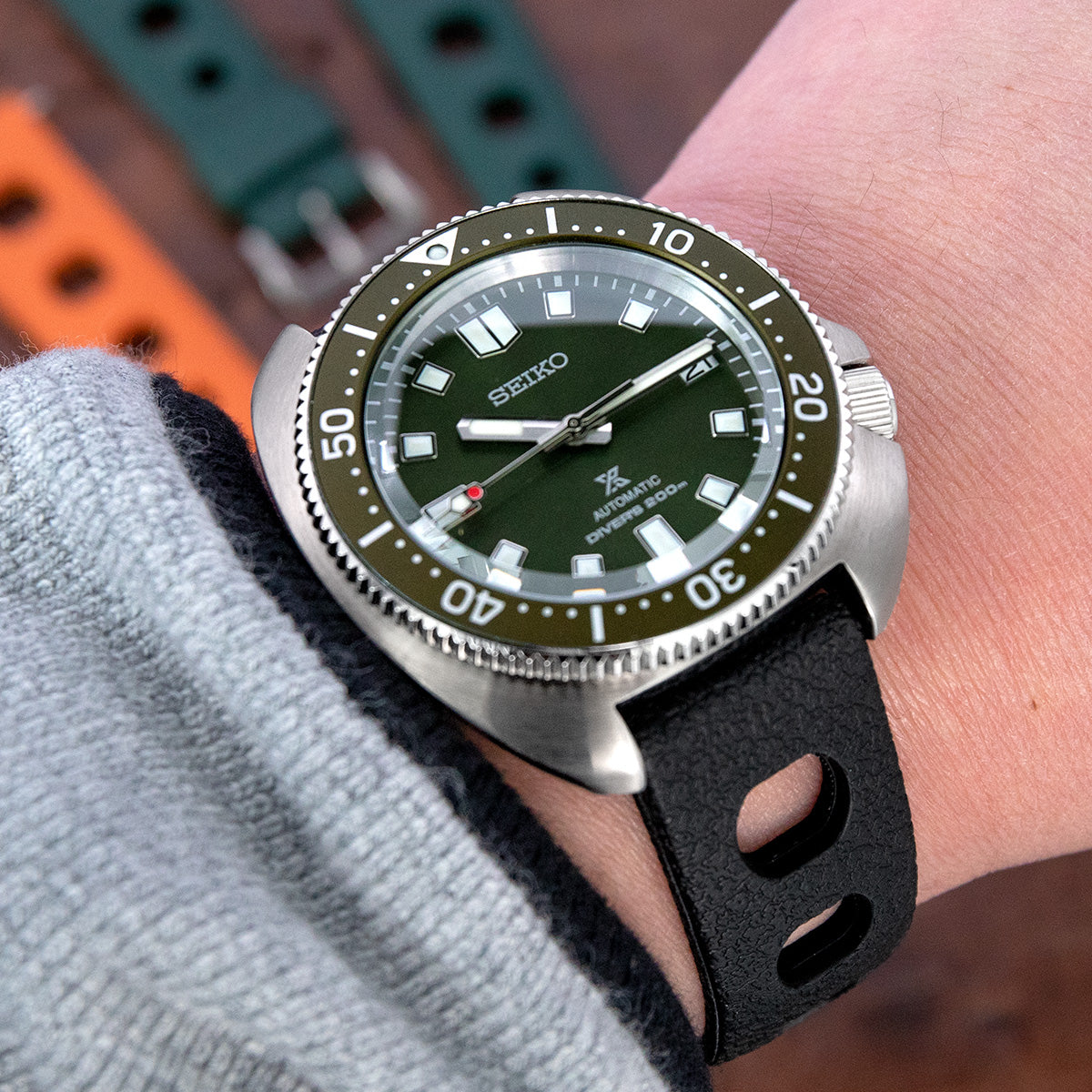 20mm Black Retro Large Holes Rally Tapered Rubber watch band